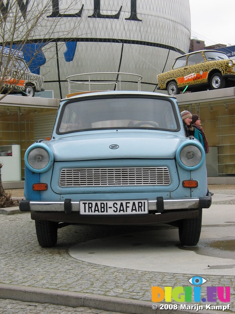 25191 Trabant front